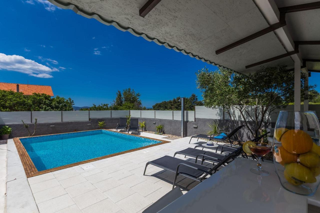 Katina Apartment With Private Pool Zadar Ngoại thất bức ảnh